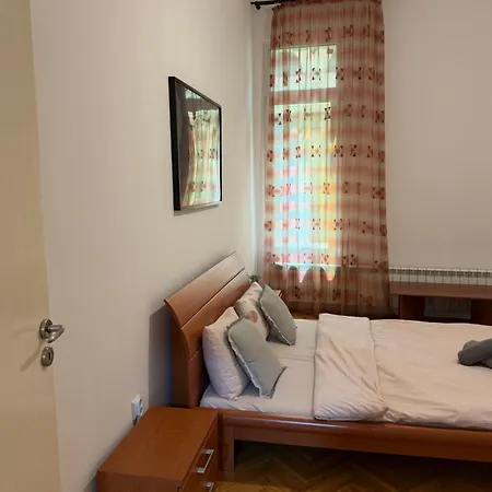 Old Town Grand Self Check-in Apartment