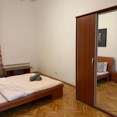 Old Town Grand Self Check-in Apartment